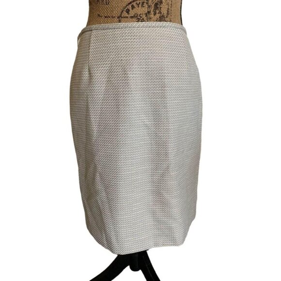 🌸3/$15🌸Beige and Cream Skirt, Houndstooth Pattern, Zipper Closure 4 Petite - Picture 1 of 4